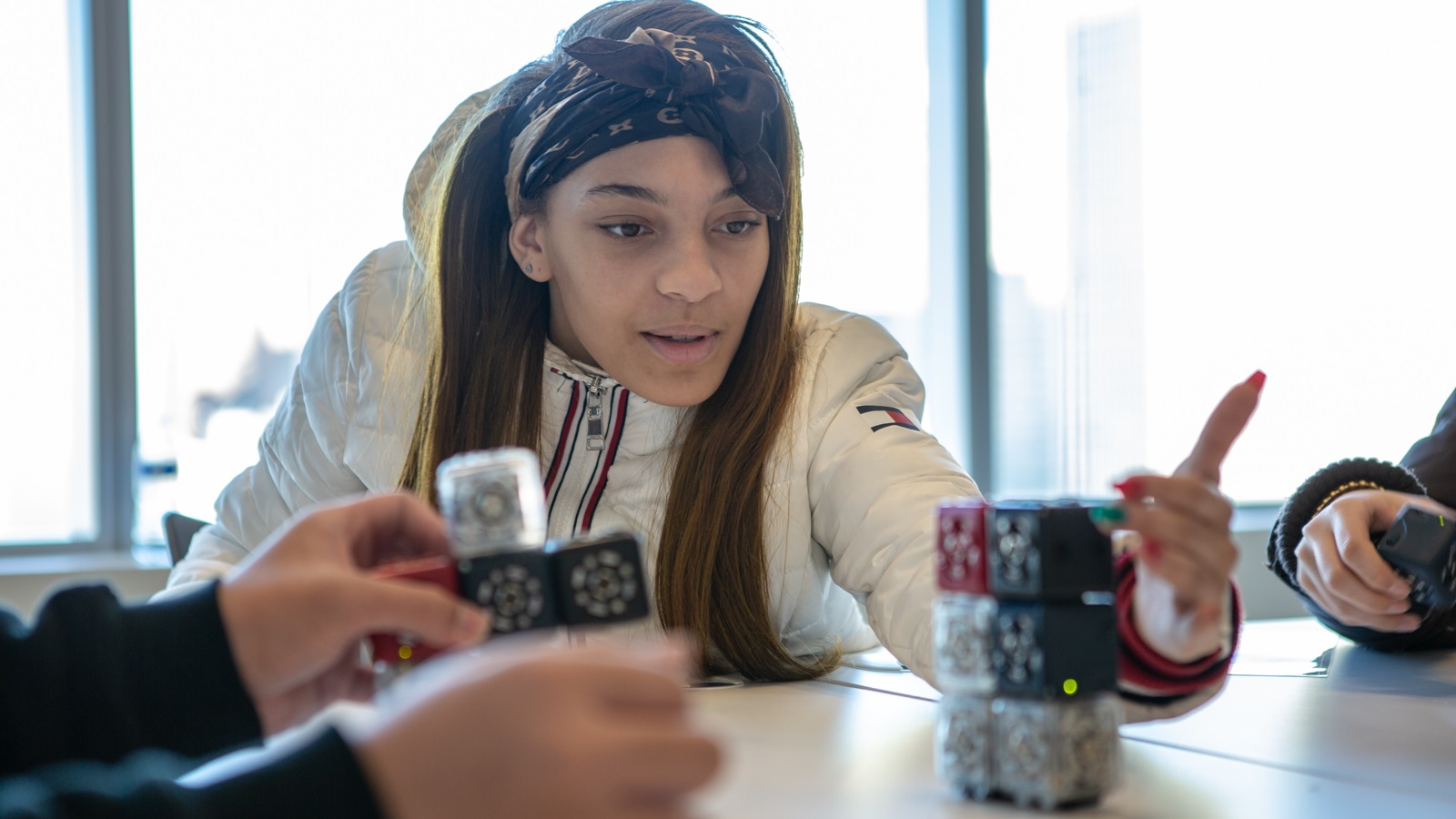 A Kenwood Academy student creaes a robot to solve a computational thinking challenge. (Image by Argonne National Laboratory.)