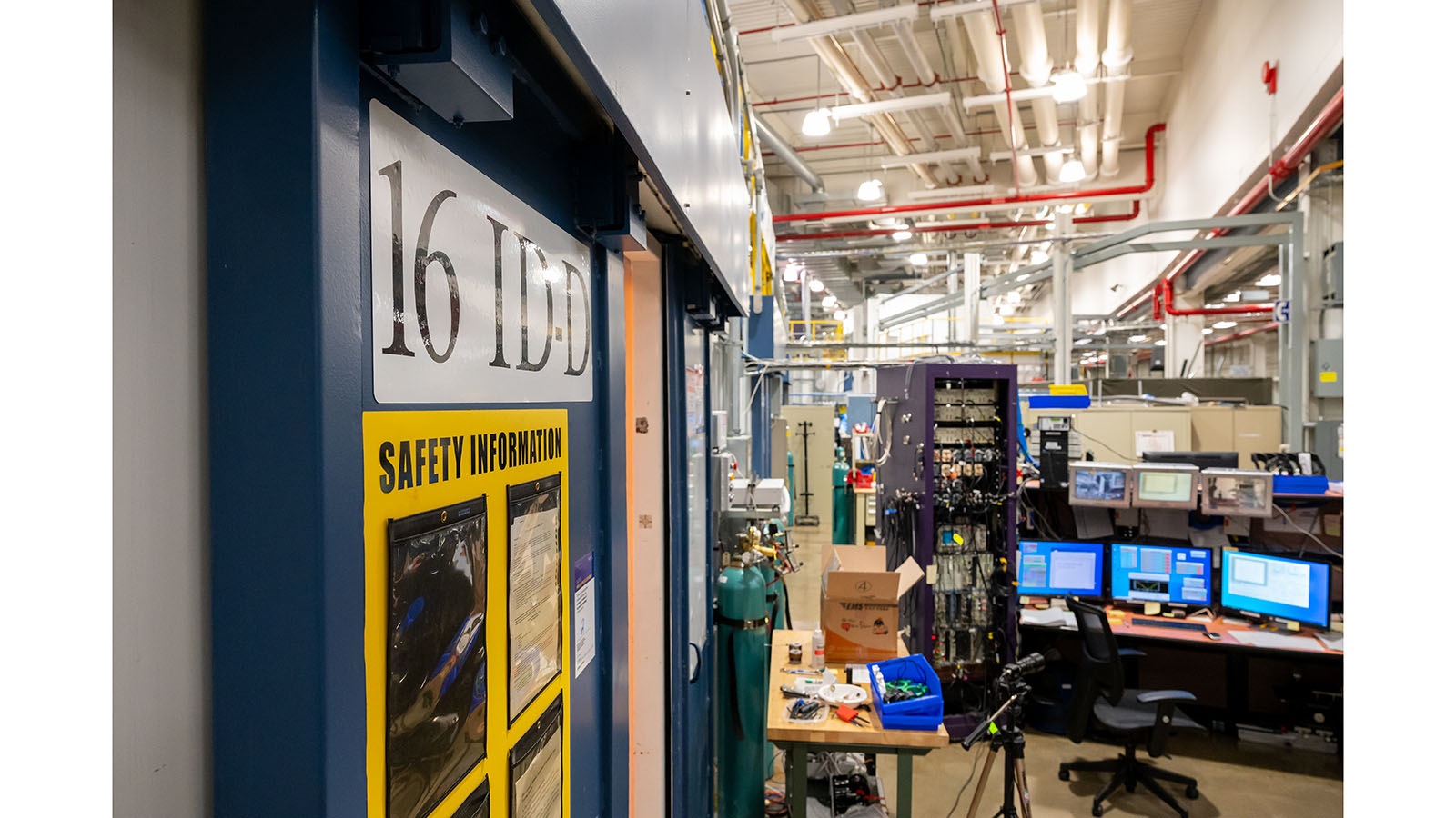 This year, Bolingbrook has utilized Argonne’s high-tech facilities to conduct research into the structure and bonding of carbons. (Image by Mark Lopez.)