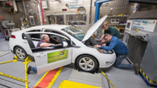 Argonne’s innovative vehicle testing facility is leading the charge in hybrid and electric cars. 