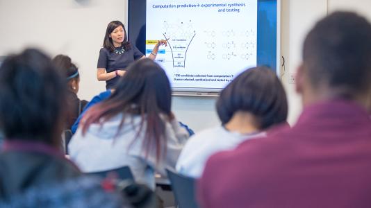 Lei Cheng, Argonne assistant chemist, presents to Chicago-area students. Cheng received the 40 Under 40 Award from Midwest Energy News in September. (Image by Argonne National Laboratory.)