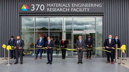 Officials from the U.S. Department of Energy and Argonne National Laboratory join Deputy Secretary of Energy Mark Menezes and Argonne Director Paul Kearns to cut the ribbon on the expanded Materials Engineering Research Facility on September 10, 2020. (Image by Argonne National Laboratory.)