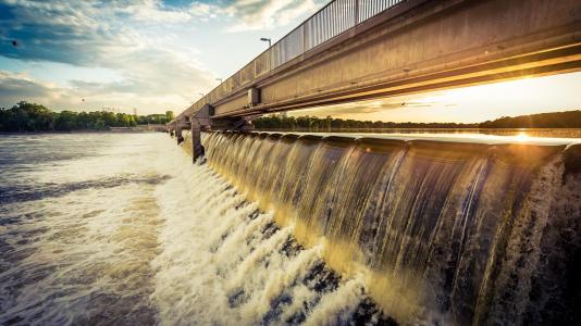 Argonne experts are working with FEMA to help at-risk communities create dam-related emergency action plans for real-world use. (Image by Shutterstock/Steve Quinlan.)